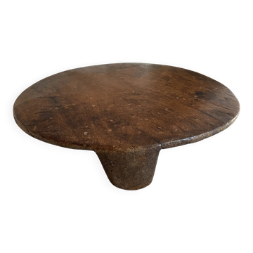 Tabouret bas tripode brutaliste style Wabi-Sabi