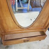 Armoire parisienne avec miroir