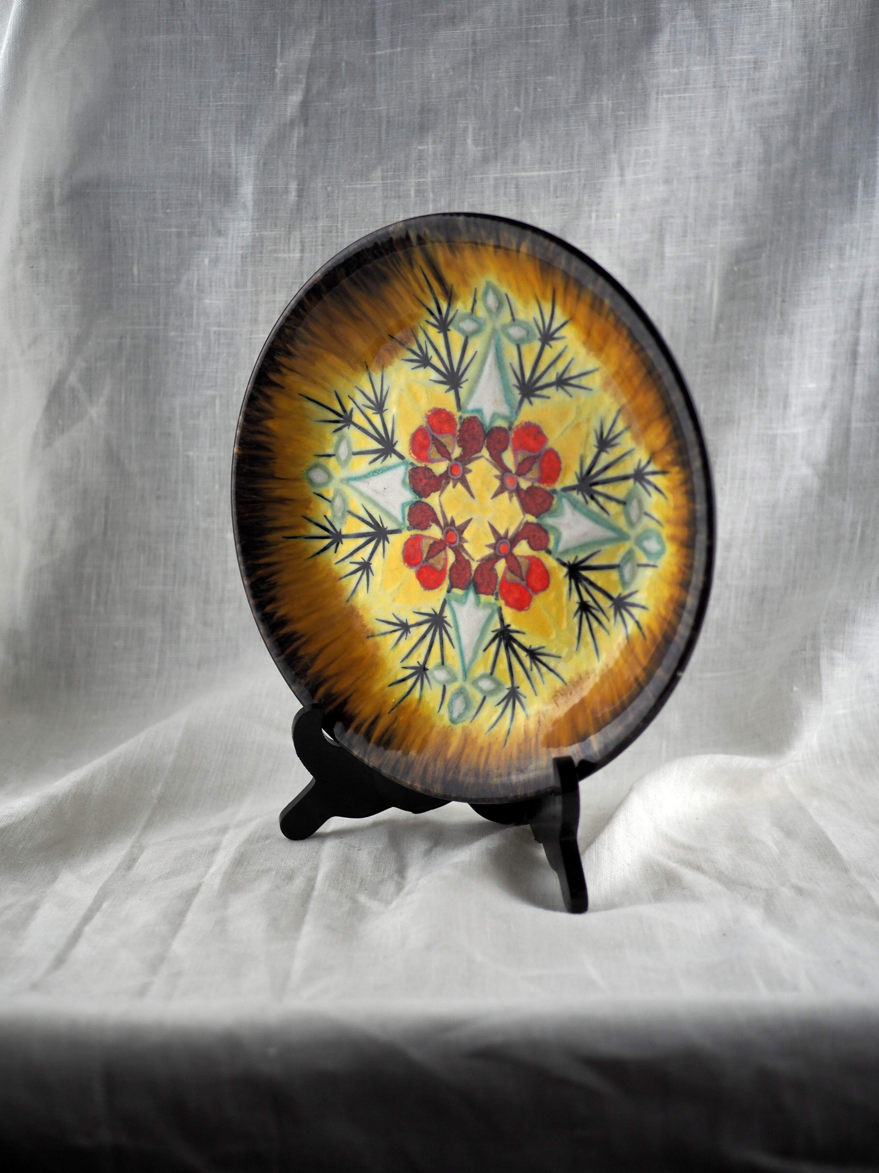 Decorative plate with ermine and stylized gorse patterns - Louis Nédellec - 60s / 70s