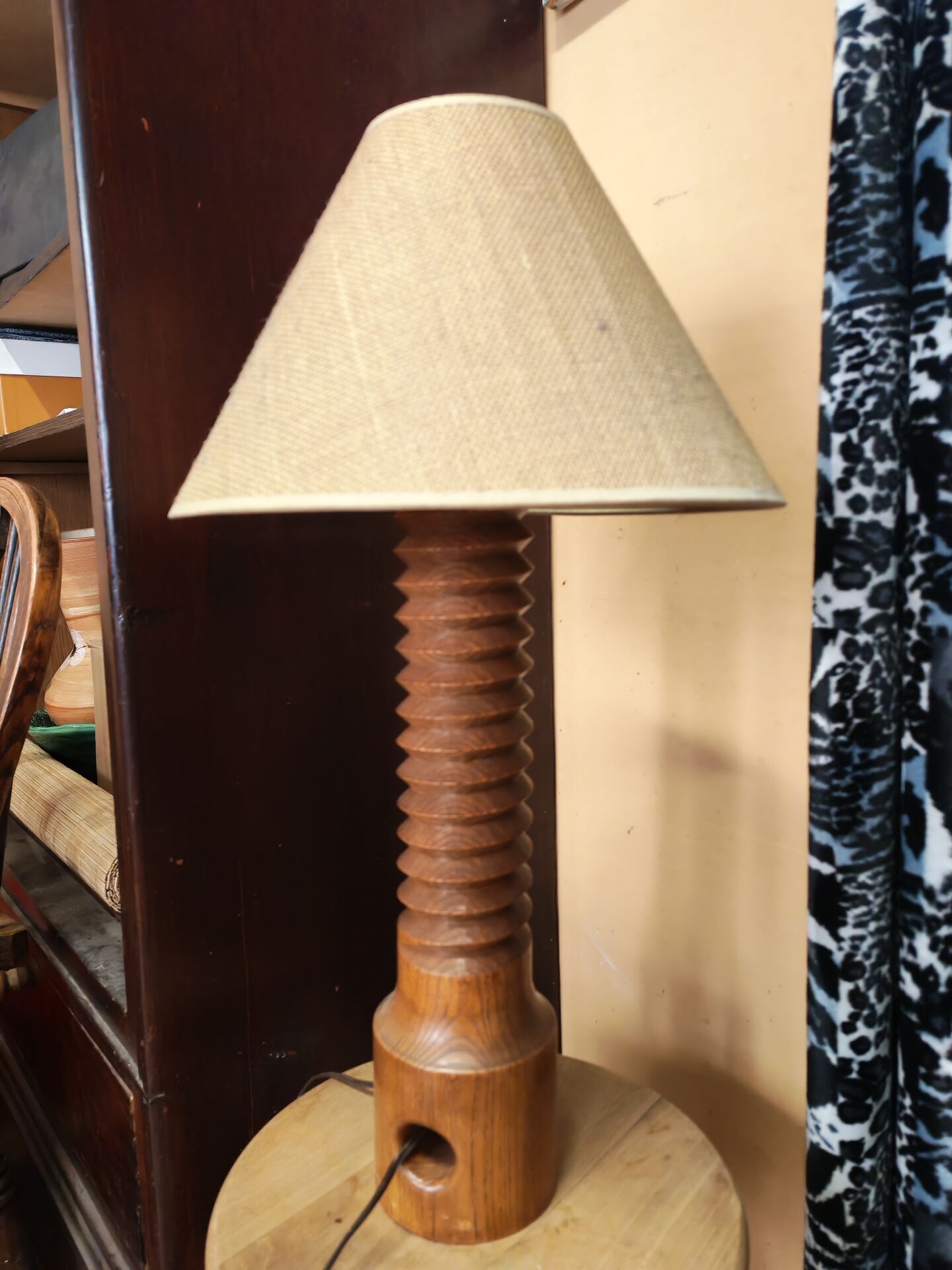 Lampe en bois tourné style Charles Dudoyut