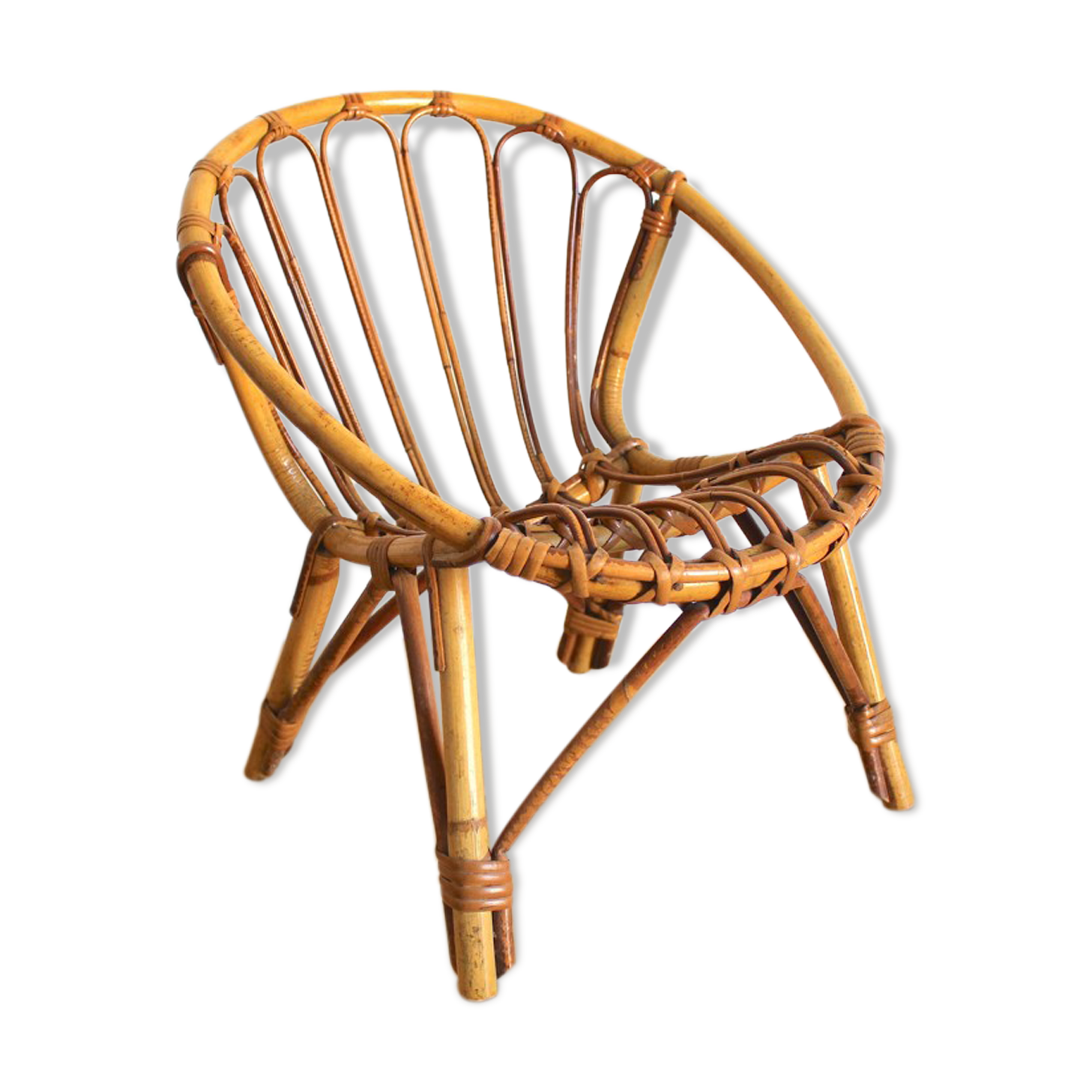 Child chair in rattan shell shape