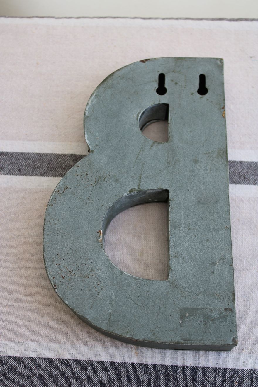 Panel letter in zinc
