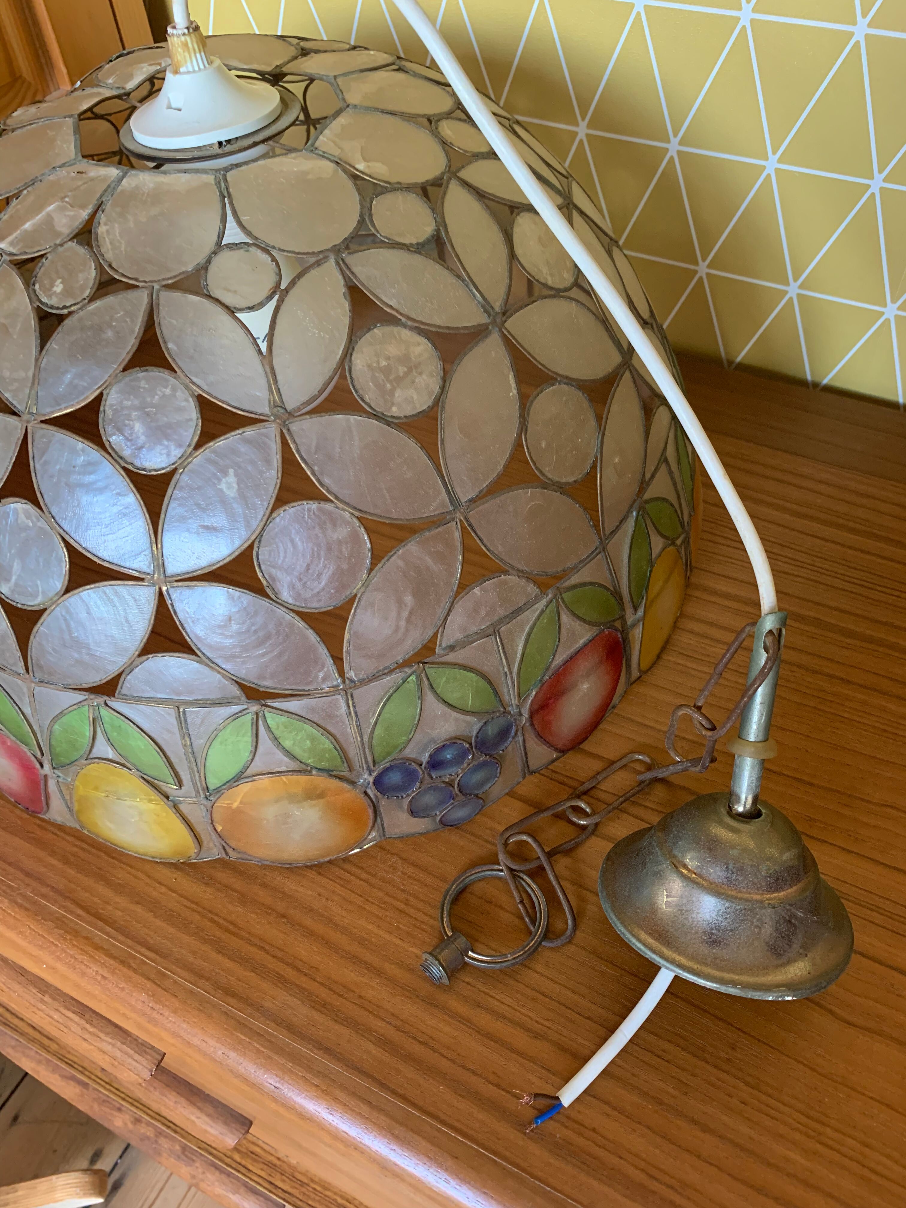 Mother-of-pearl pendant lamp, fruit theme