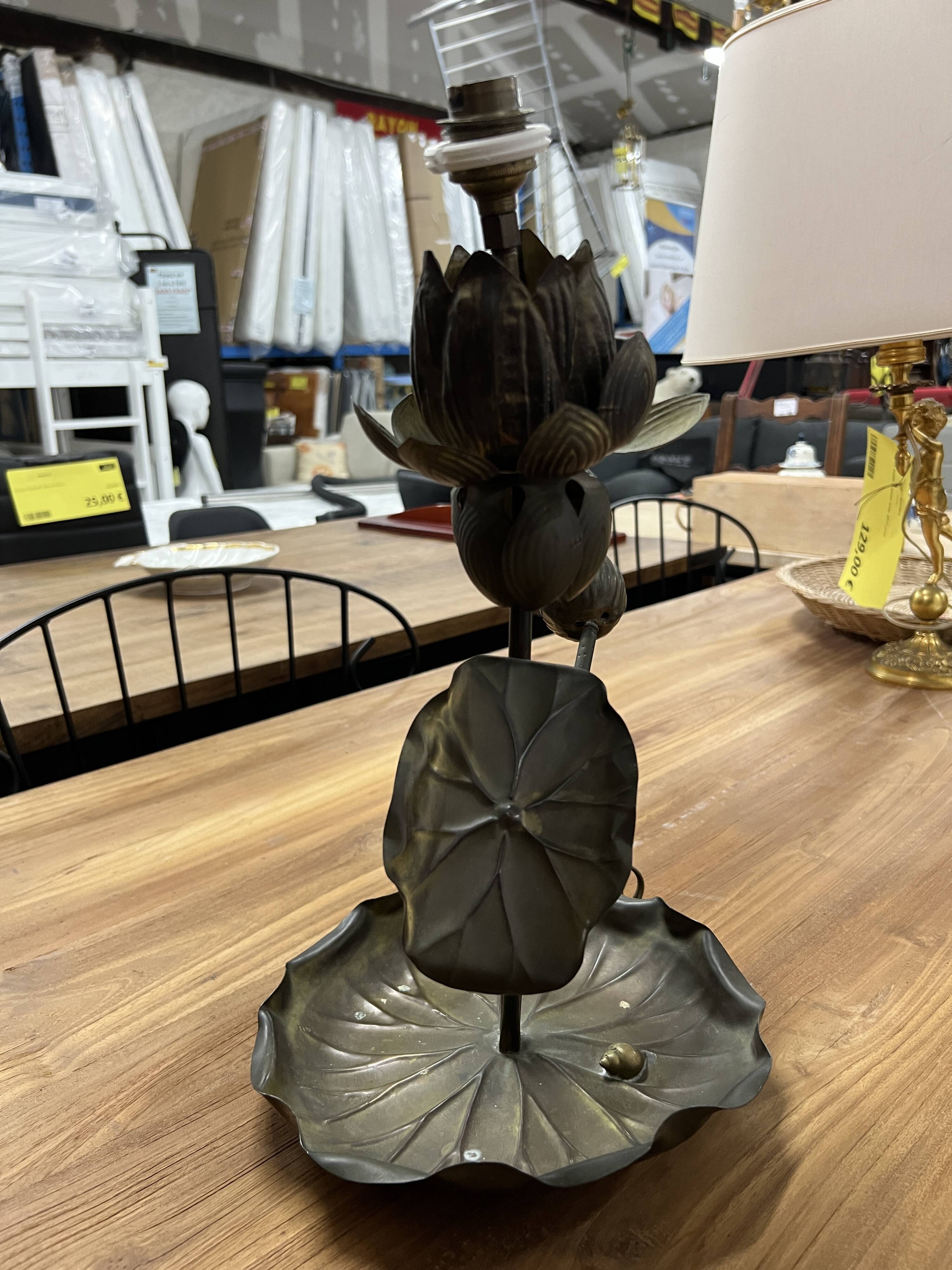 Pied de lampe nénuphar en laiton vintage