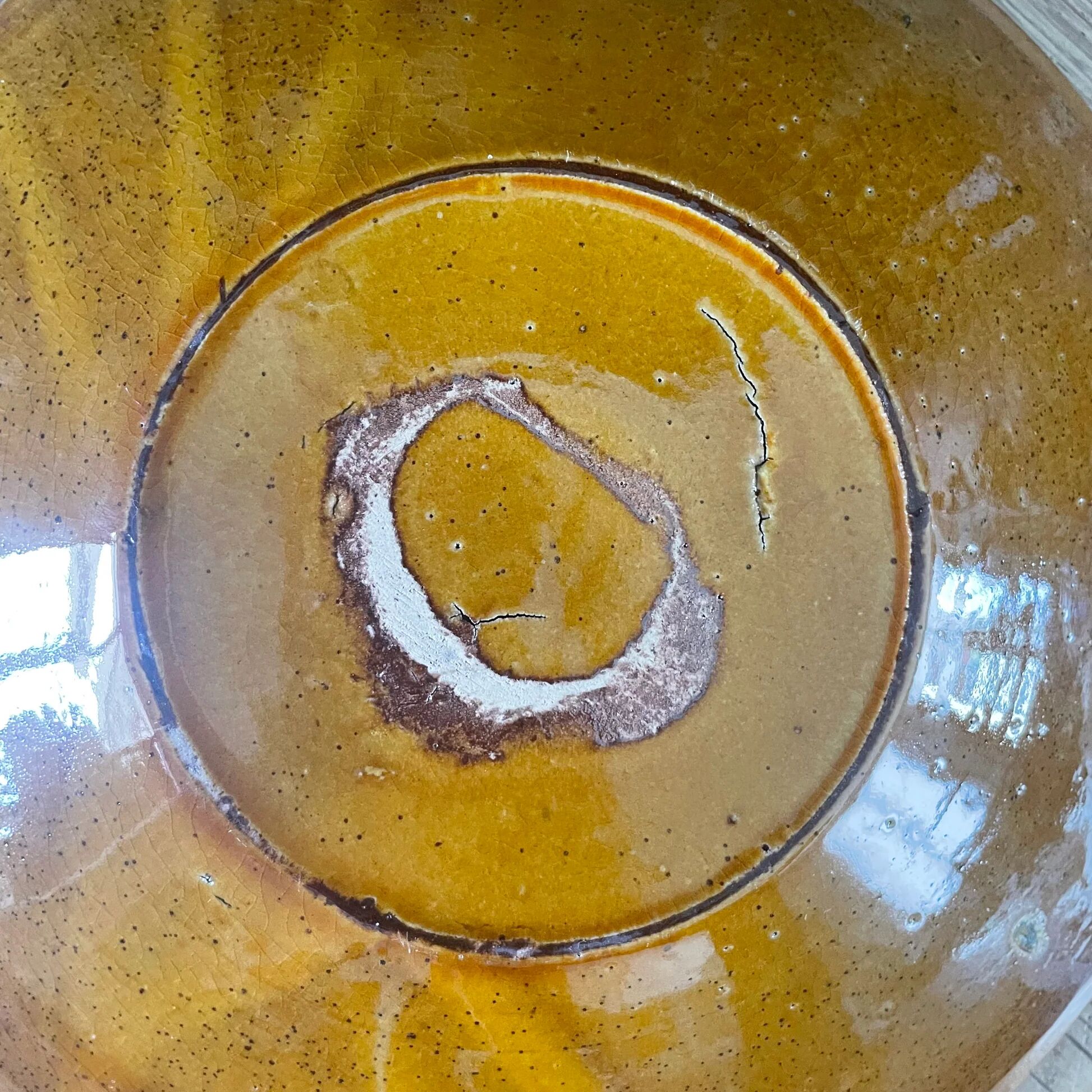 Set of 9 mustard earthenware plates.