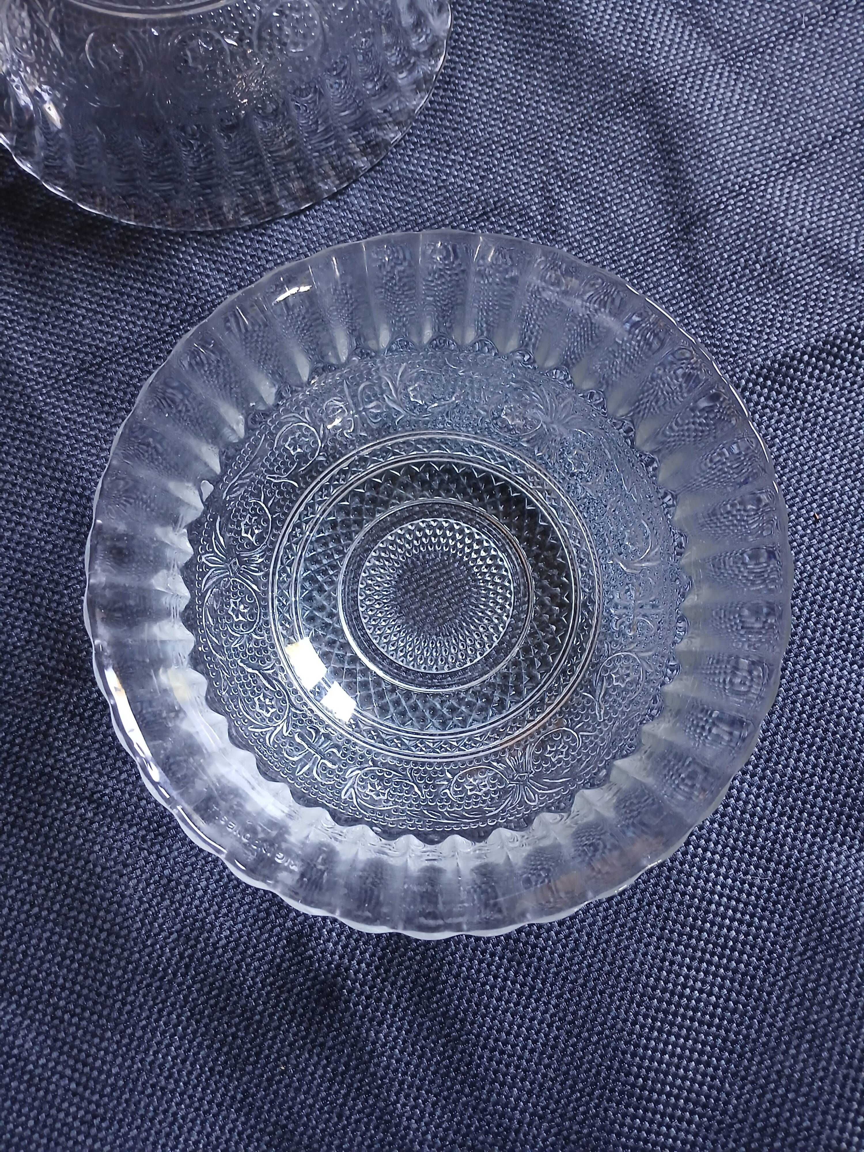 7 petits saladiers vintages en verre pressé 