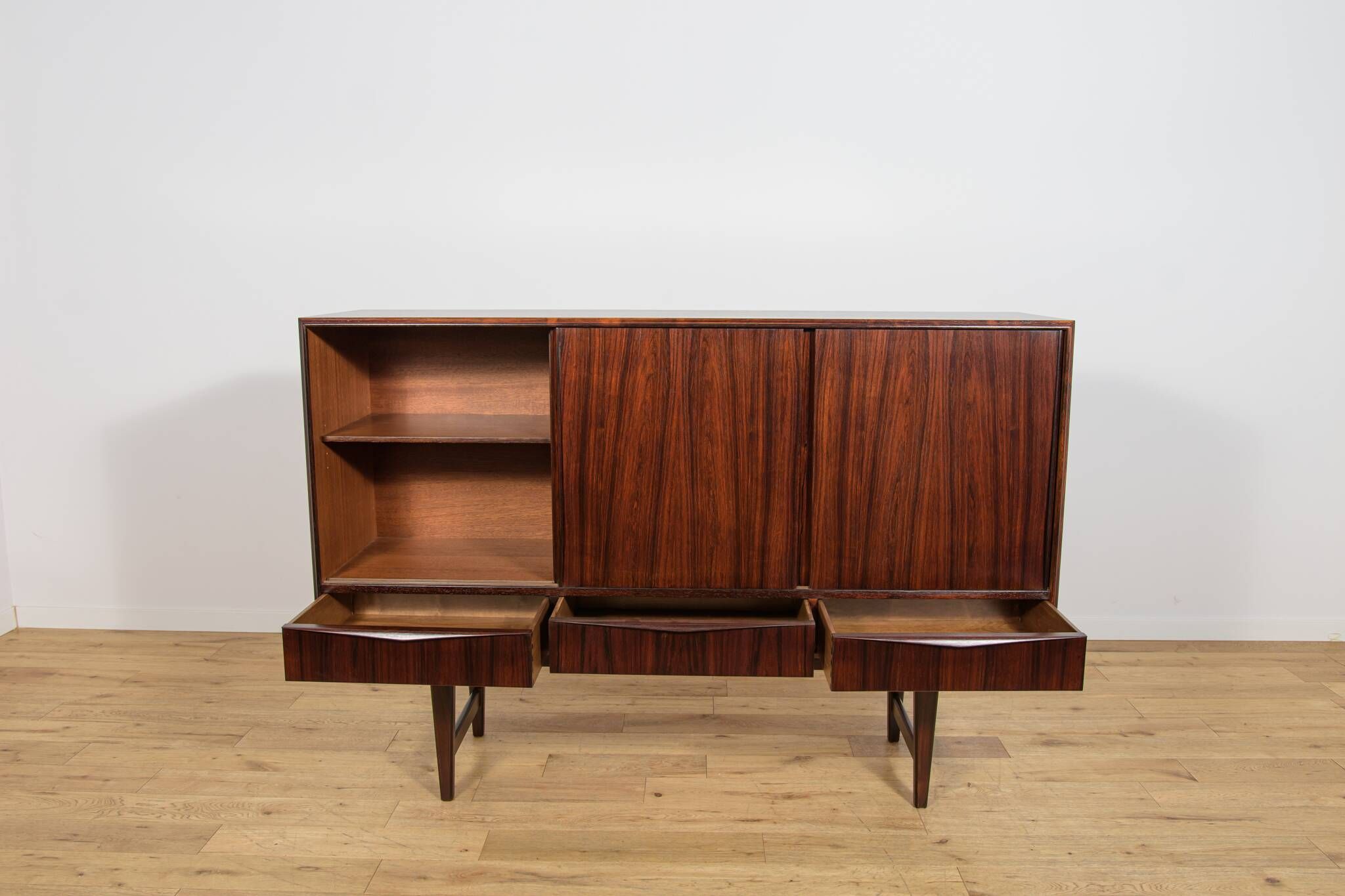 Commode en palissandre du milieu du siècle par E. W. Bach pour Sejling Skabe, Danemark, années 1960.