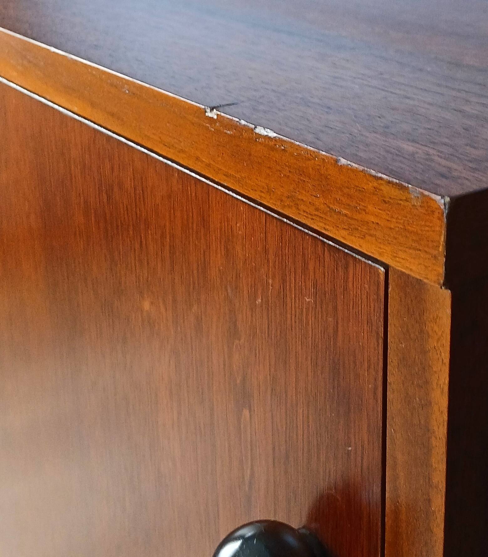 Enfilade with 2 sliding doors in the spirit of Osvaldo Borsani for Tecno. 60s.