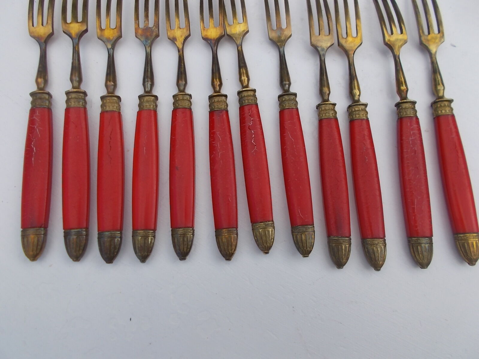 Housewife covered dessert red handle