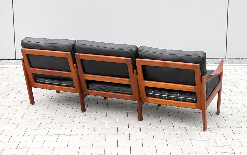 Sofa and armchairs designed by Illum Wikkelso