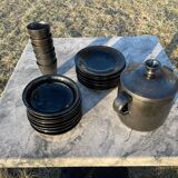 Service Vallauris, la poterie du grand chêne. Céramique émaillée noir métal