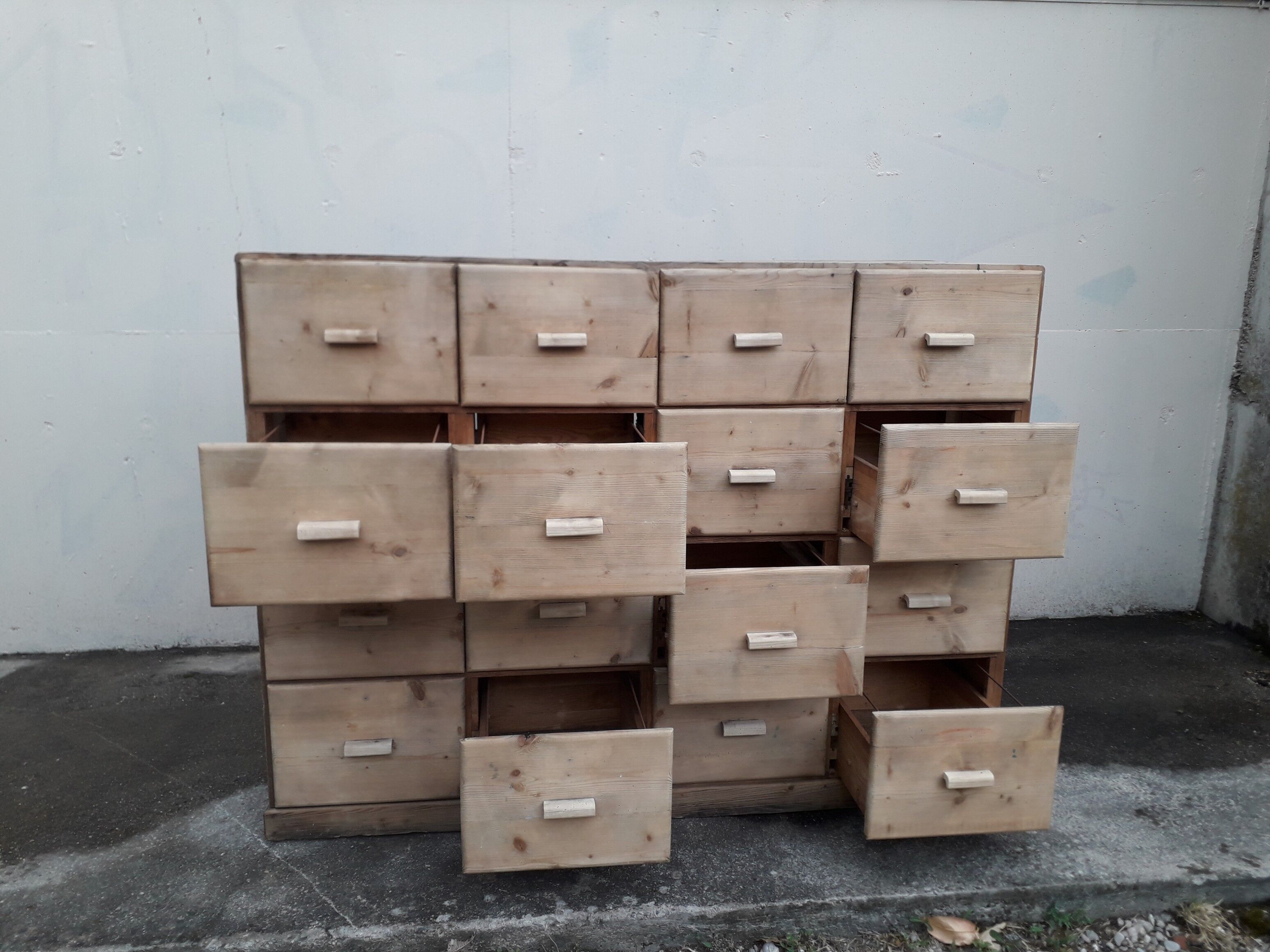 Trade cabinet with drawers