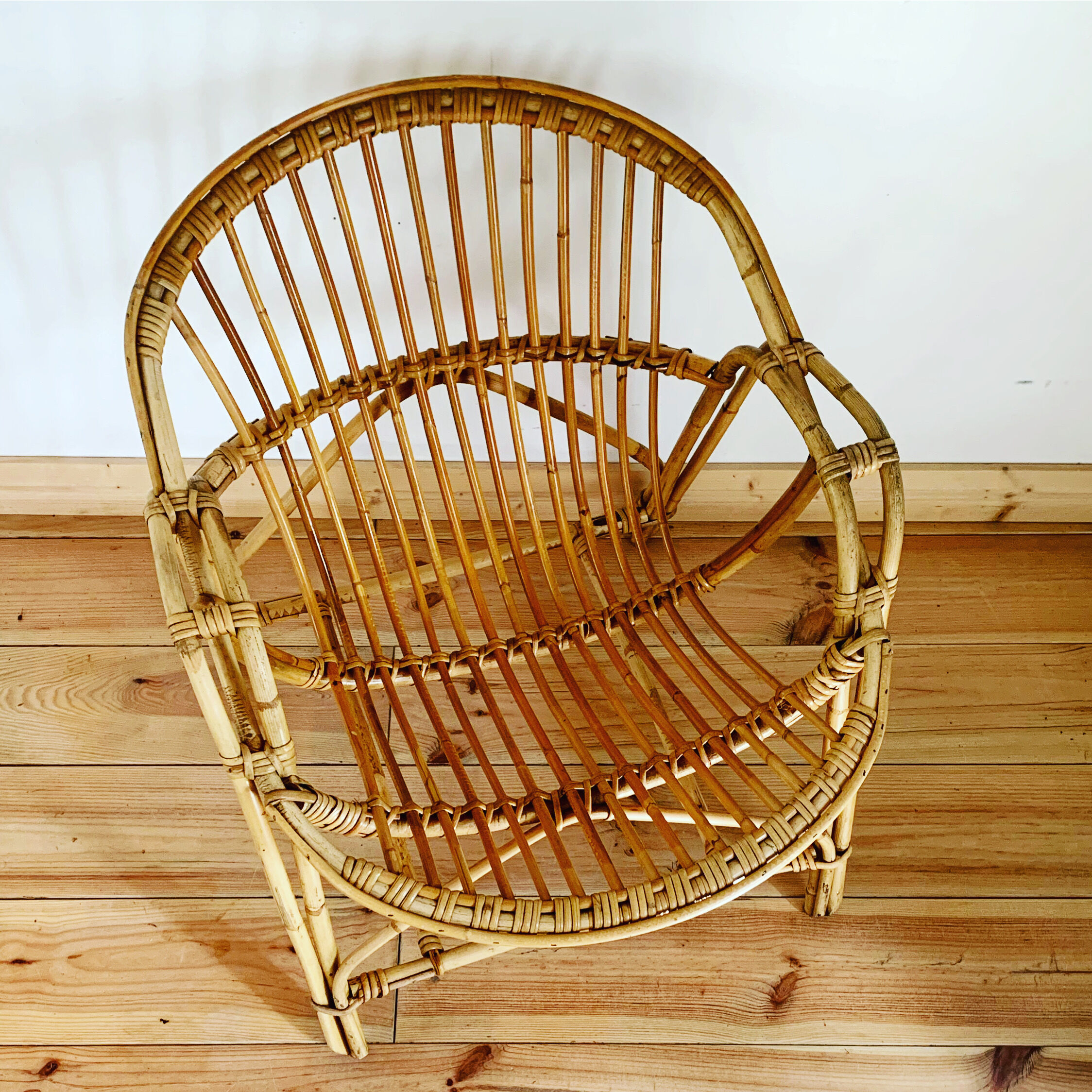 Shell armchair of the 50s in rattan