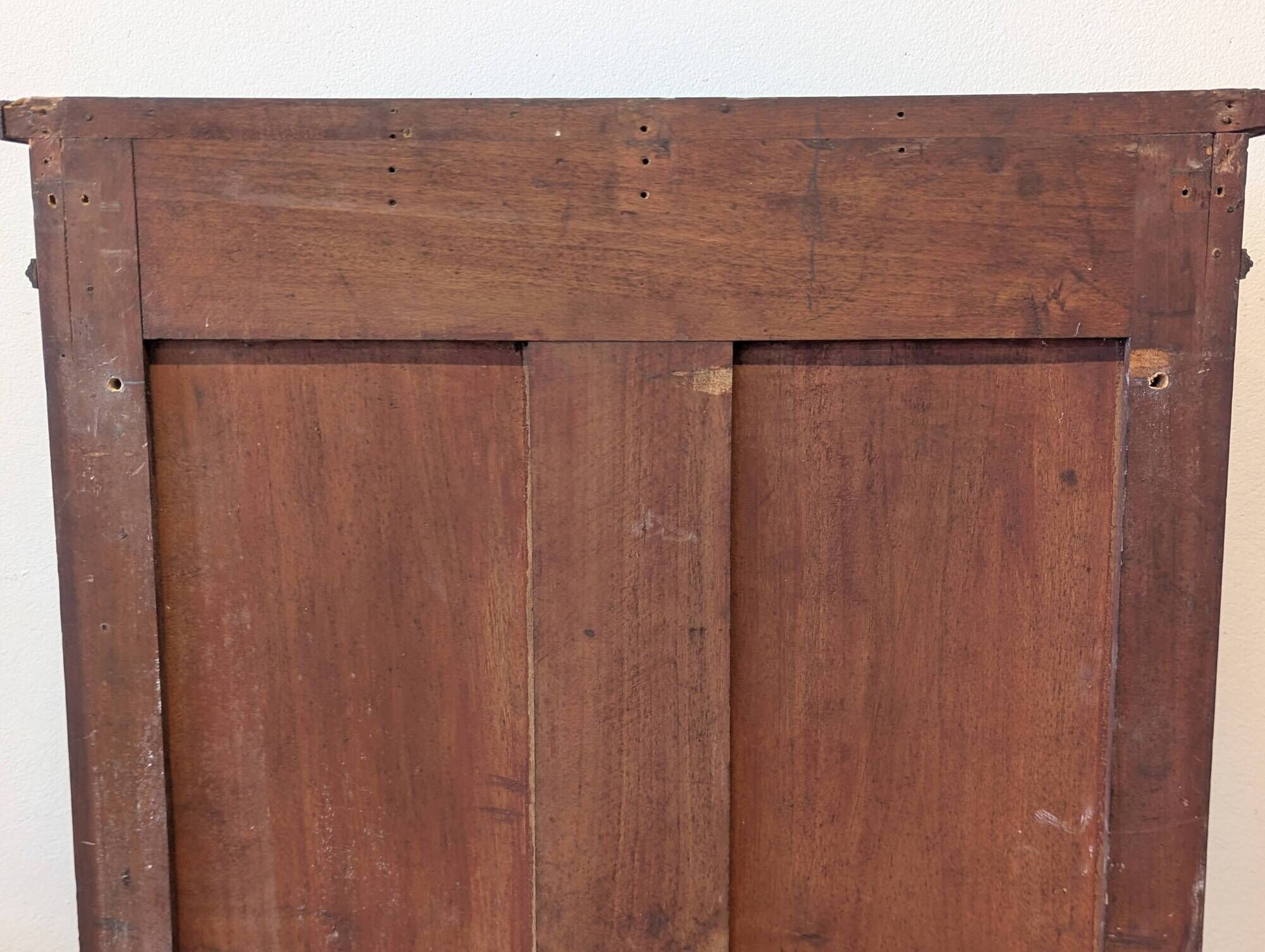 Mahogany display cabinet from the late 19th century, for standing or wall mounting.