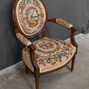 Paire de fauteuils en hêtre, style Louis XVI – début XXe