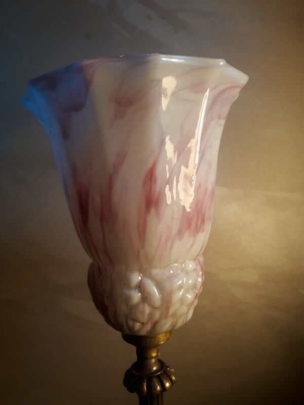 Lampe pied laiton et bronze 1920 et opaline rose et blanche 37x14