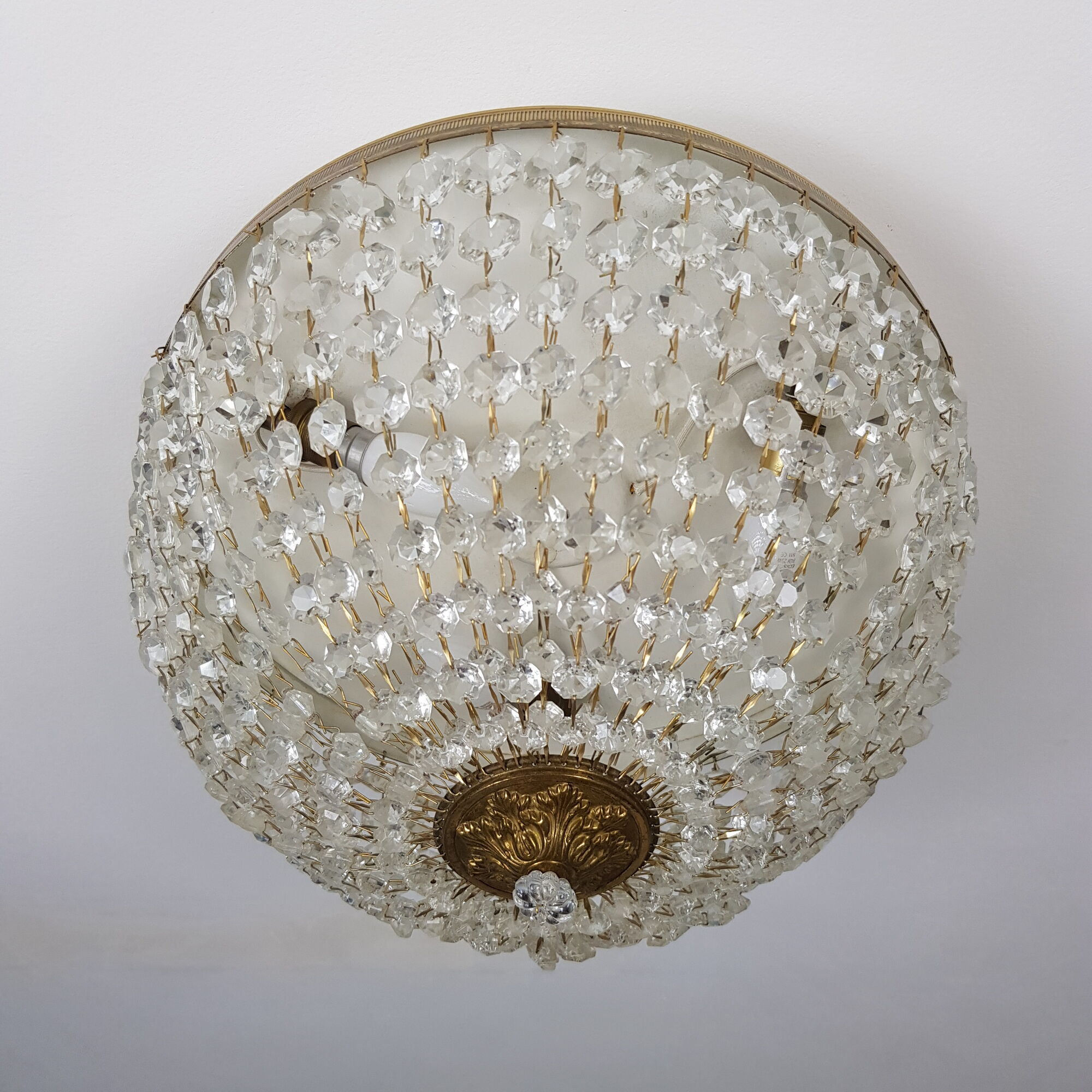 Ceiling light basket with 3 lights in gilded brass