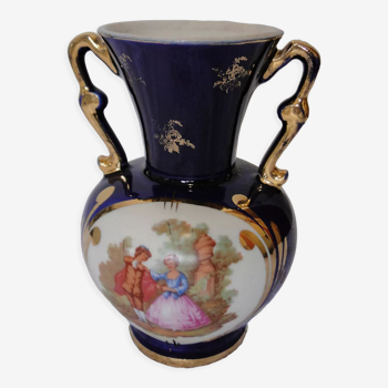 Vase porcelaine revol objet de vitrine décor romantique fond bleu anses dorées