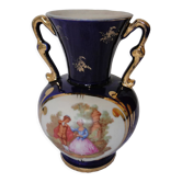 Vase porcelaine revol objet de vitrine décor romantique fond bleu anses dorées
