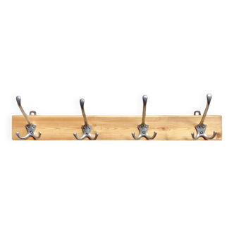 Portemanteau vintage en bois - 4 patères en fonte d'aluminium