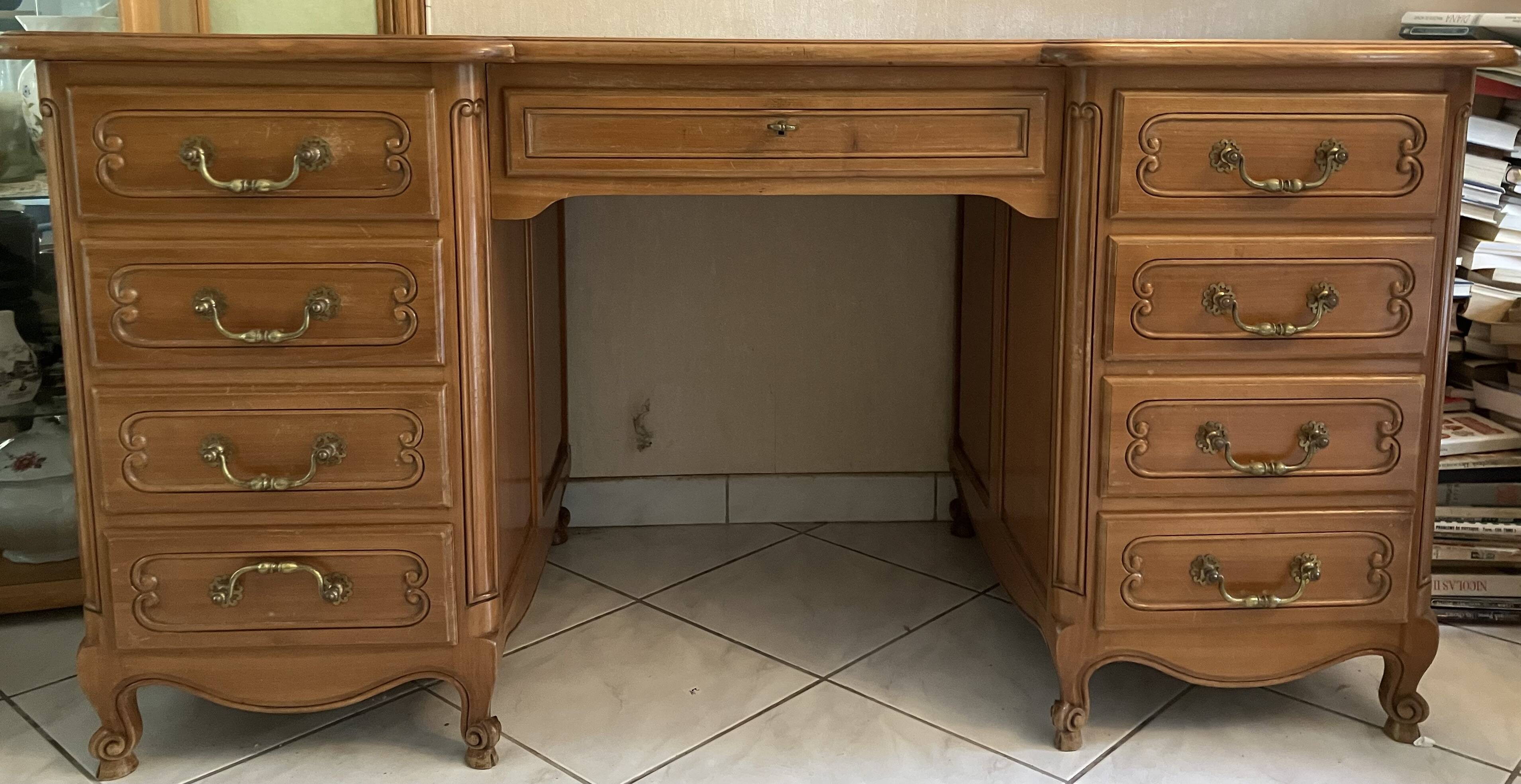 Bureau en merisier massif style Louis XV