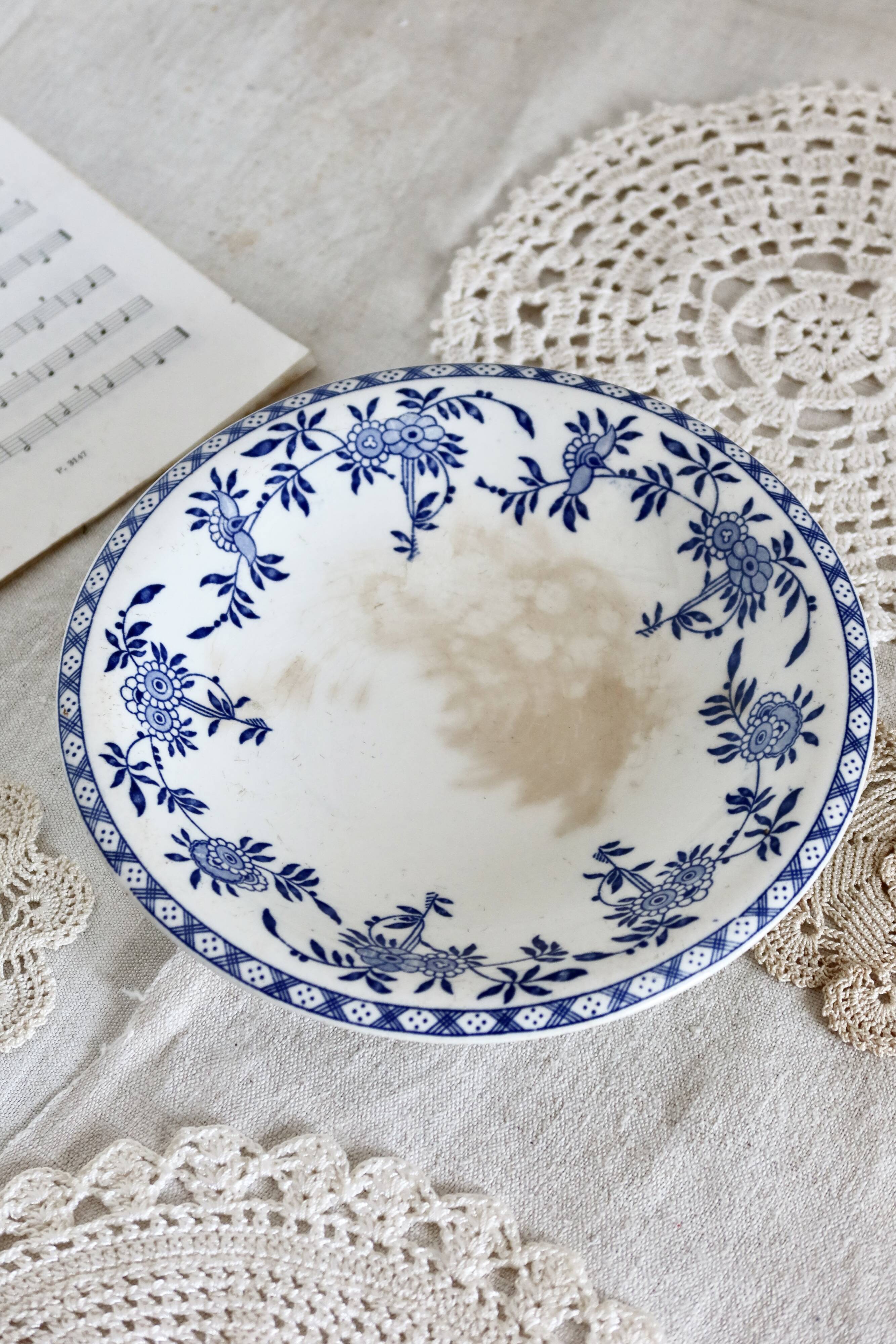 Antique patinated pedestal dish - Rare Dresden porcelain