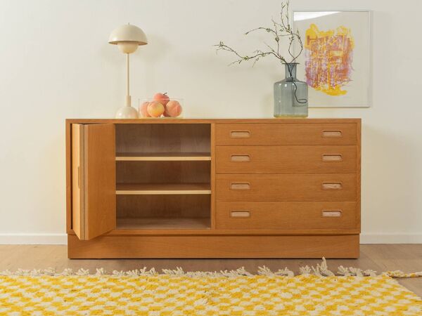 Buffet par Poul Hundevad, années 1960, placage de chêne, Resopal jaune.