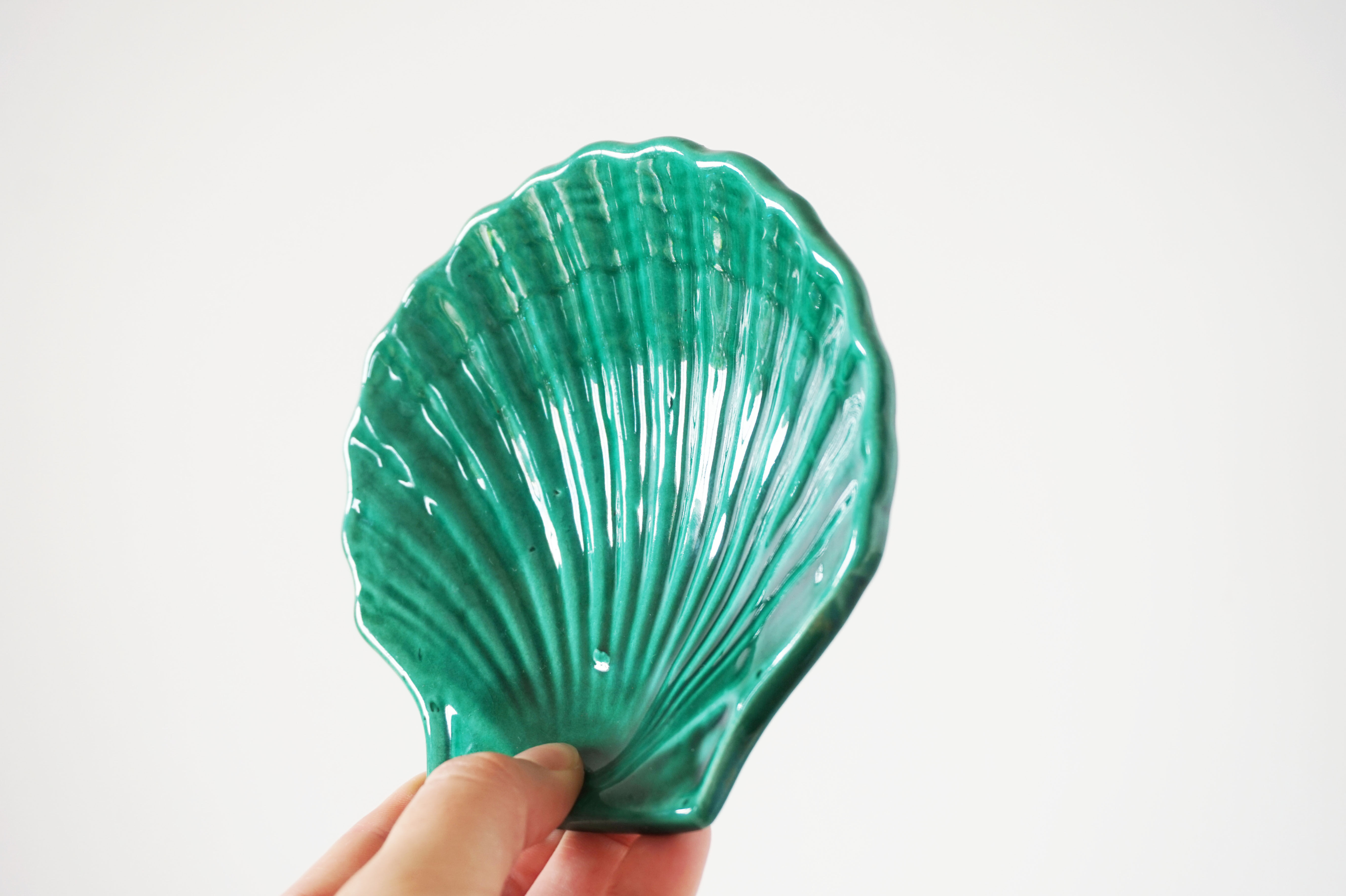 Green ceramic shell cup