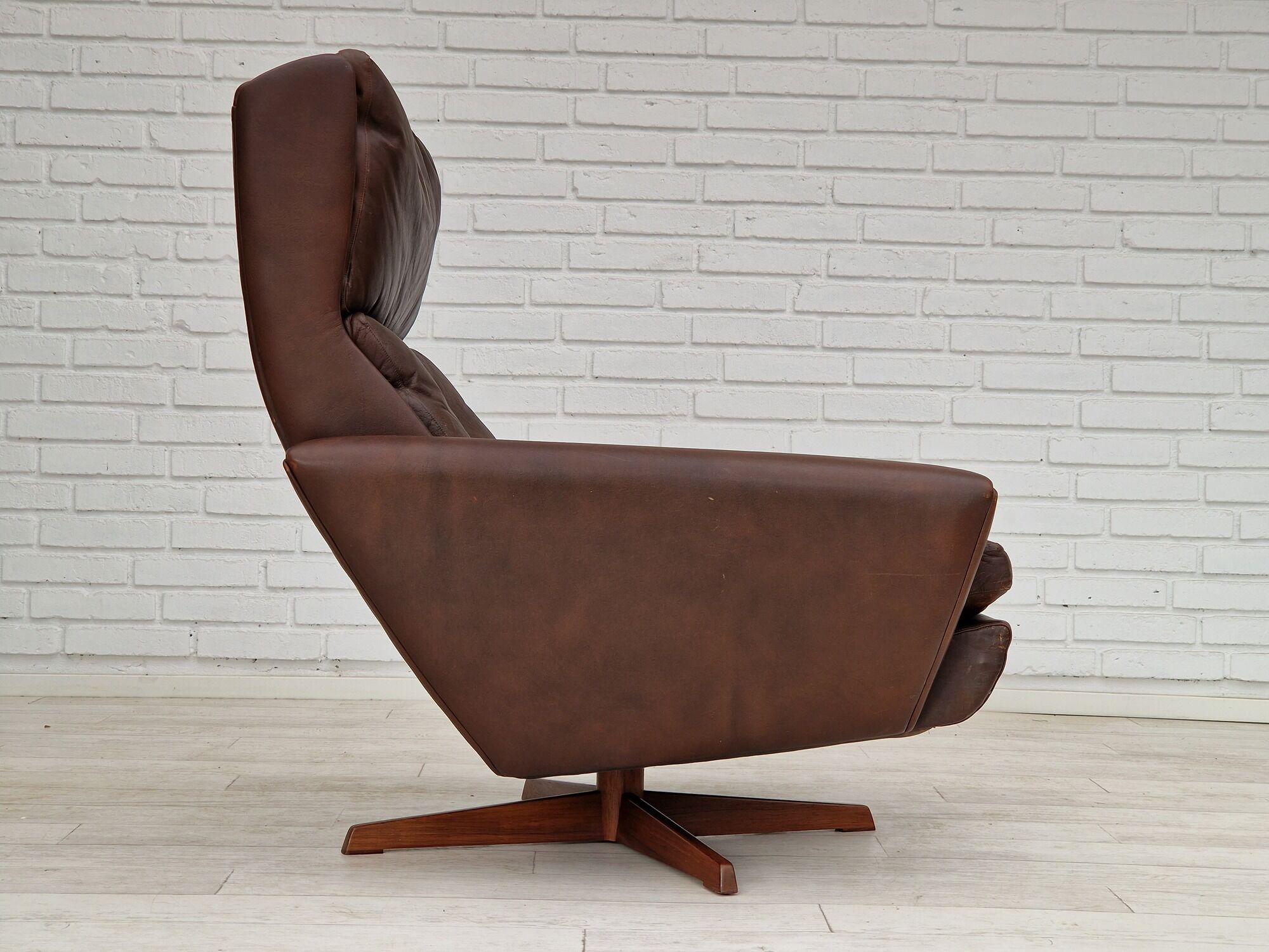 1970s, Danish design by Georg Thams for Vejen Møbelfabrik, swivel wingback relax chair.