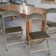 4 chaises pliantes en métal doré et velours vert