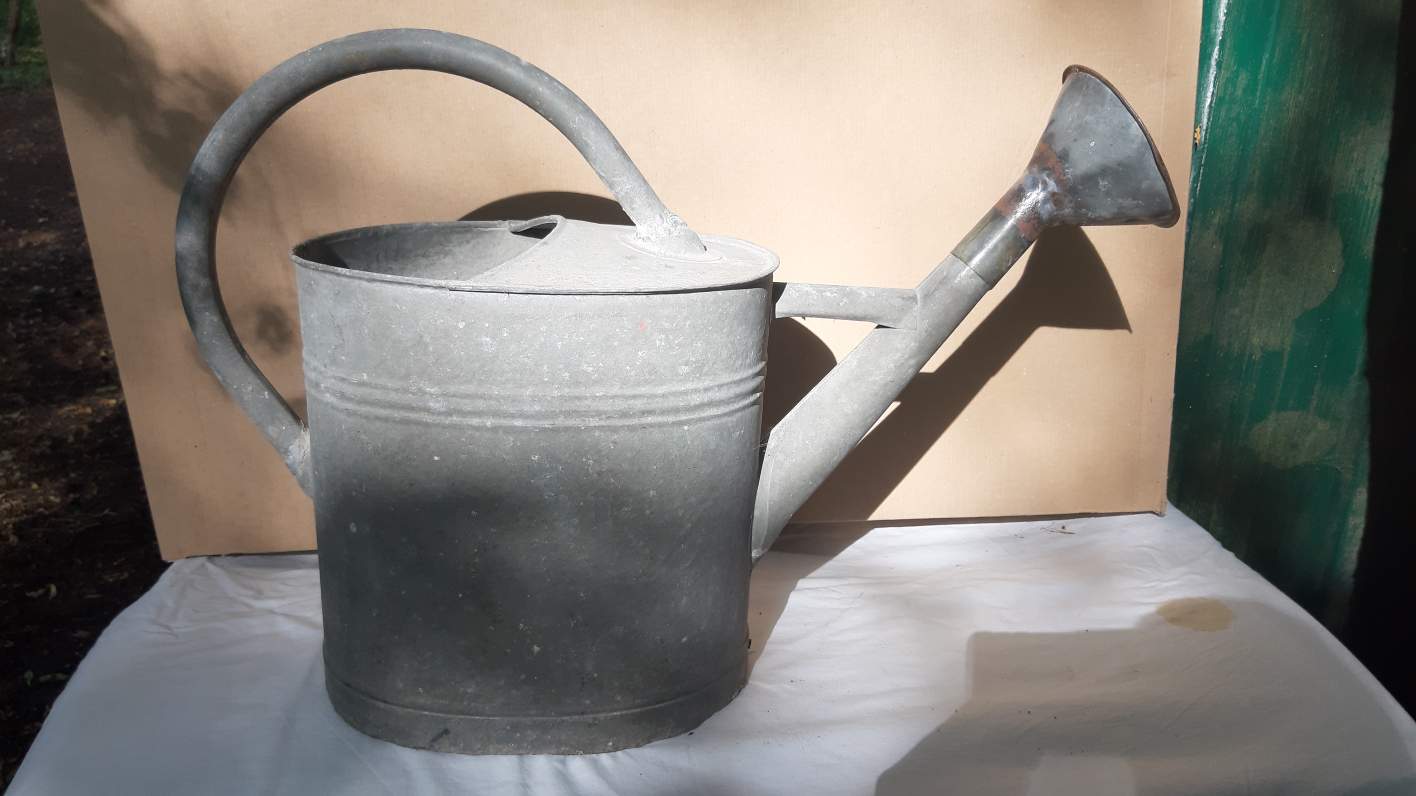 Zinc watering can