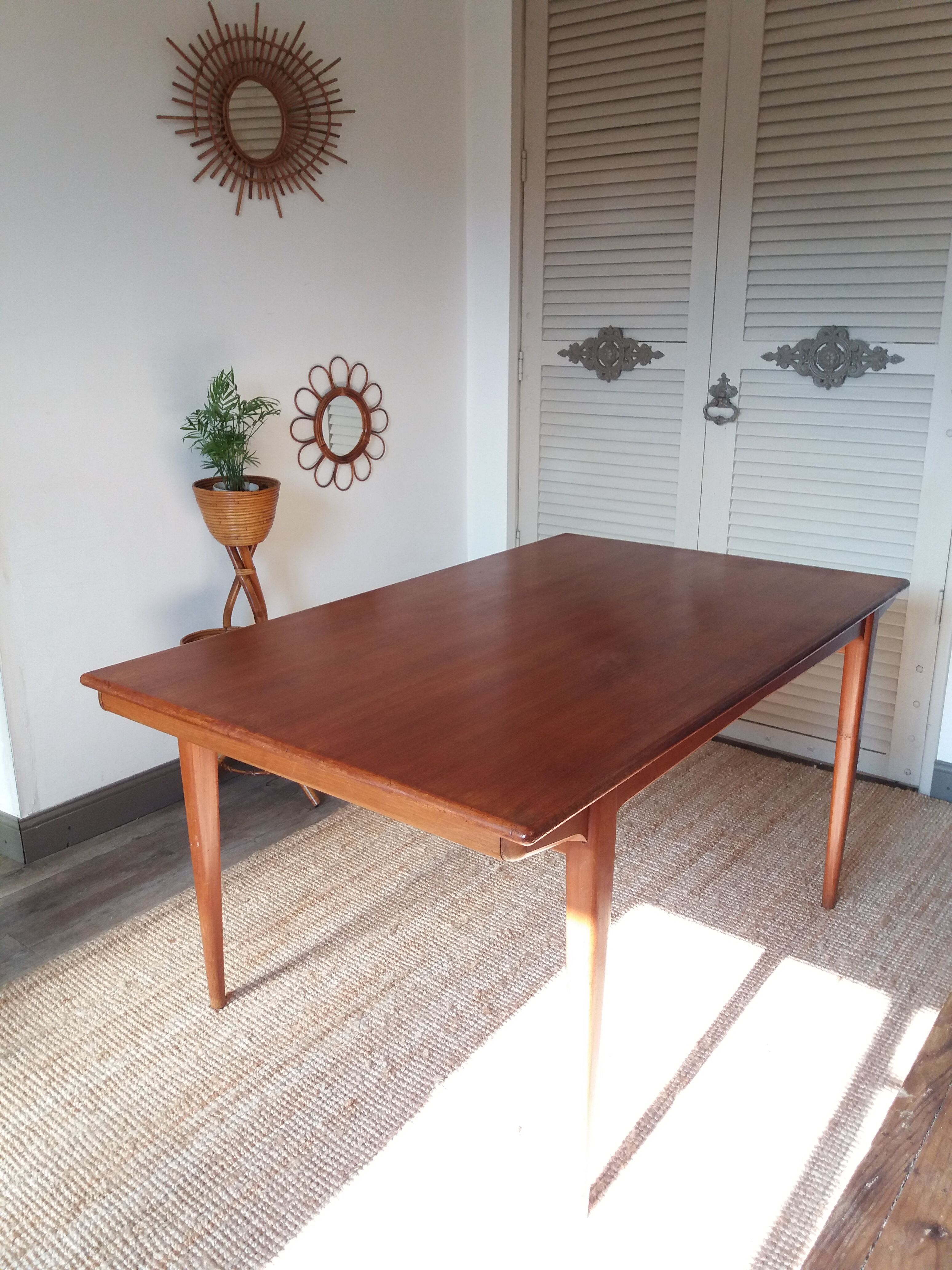 Scandinavian table