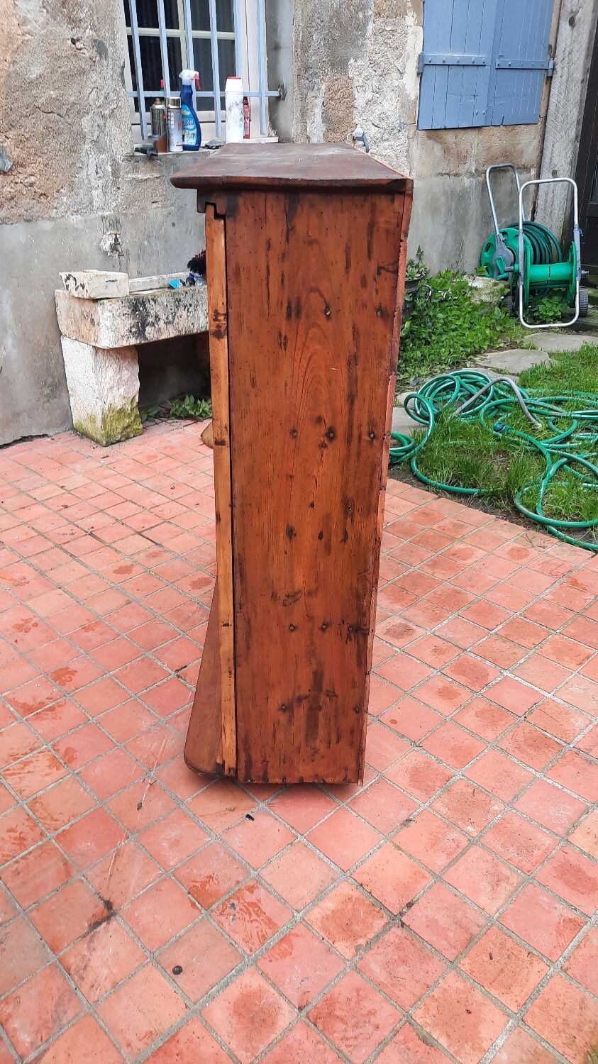 Showcase to install or hang