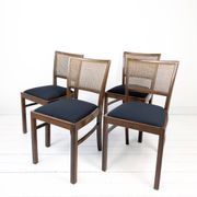 Lot de 4 chaises vintage en bois, cannage viennois et assise noire