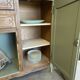 Buffet vintage en bois et vert sauge