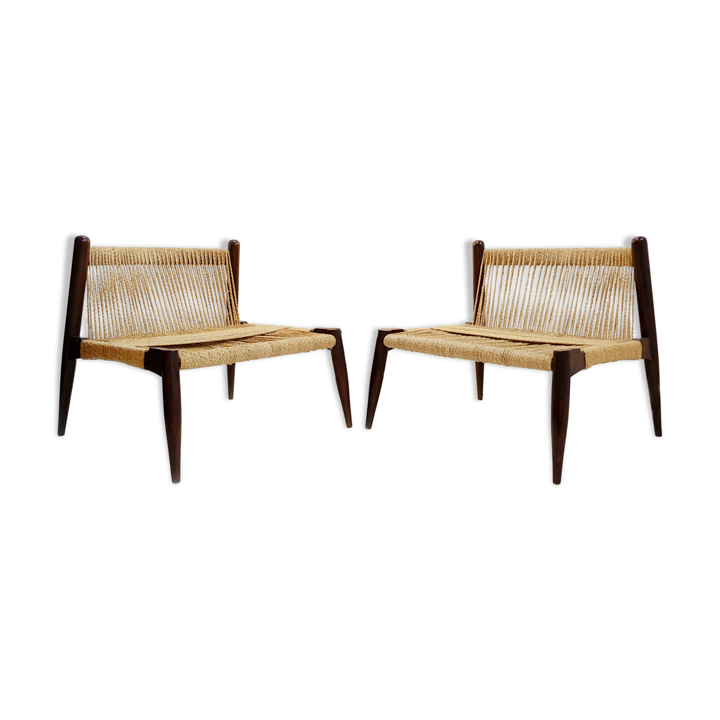 Pair of lounge chairs in woven jute rope and solid wood