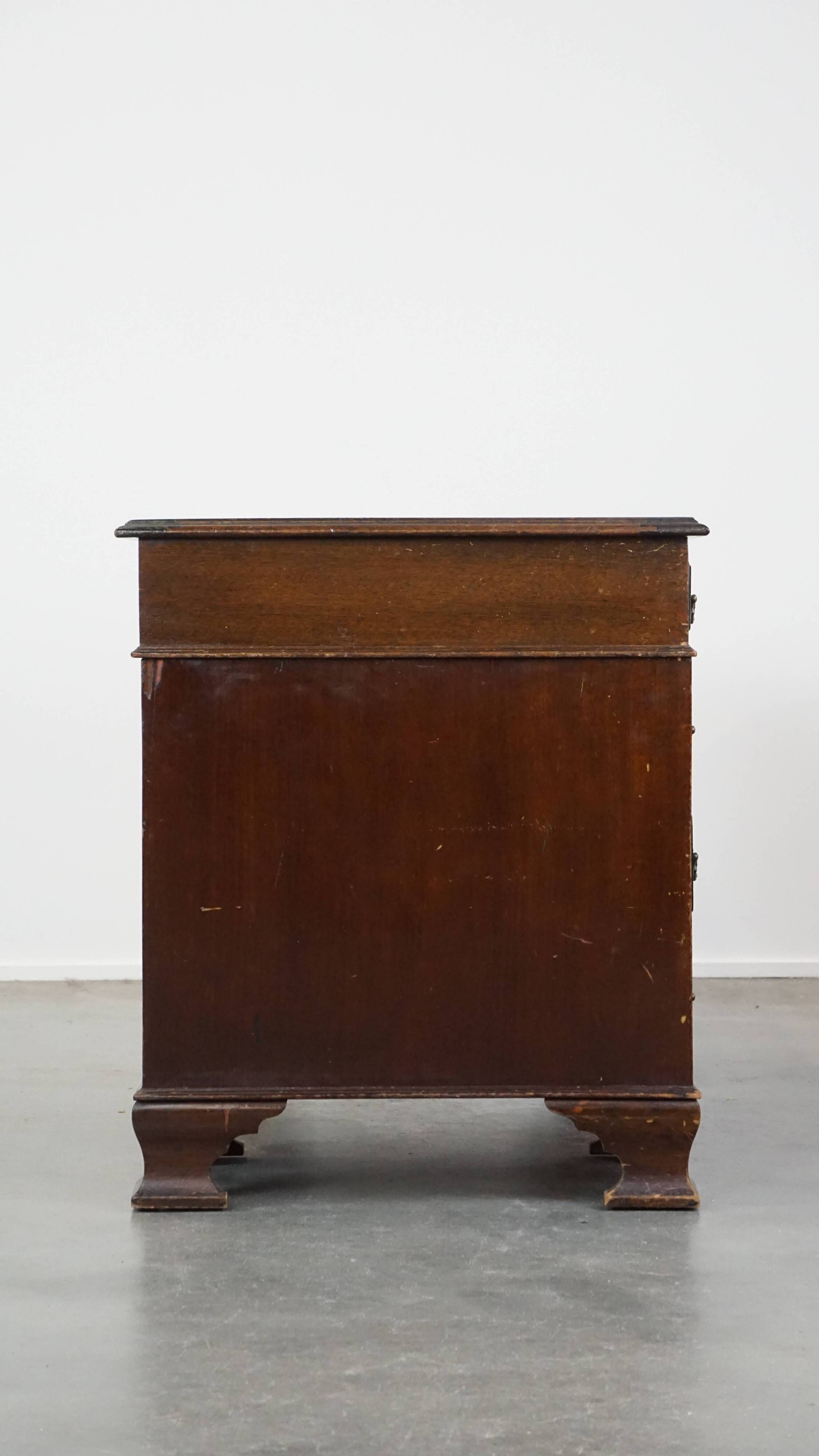 Bureau anglais 9 tiroirs en bois et cuir