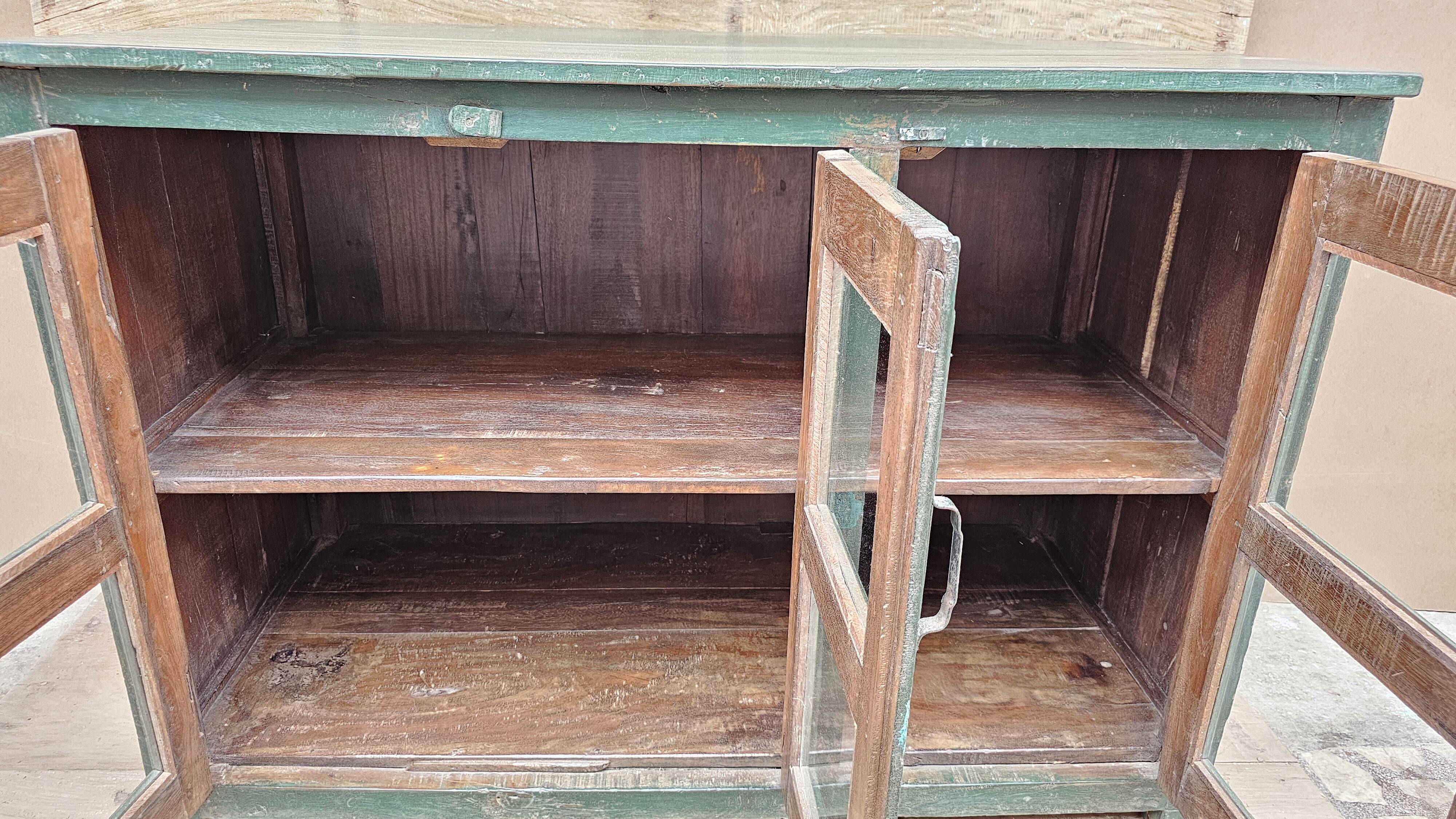 Ancien buffet vitré en teck birman