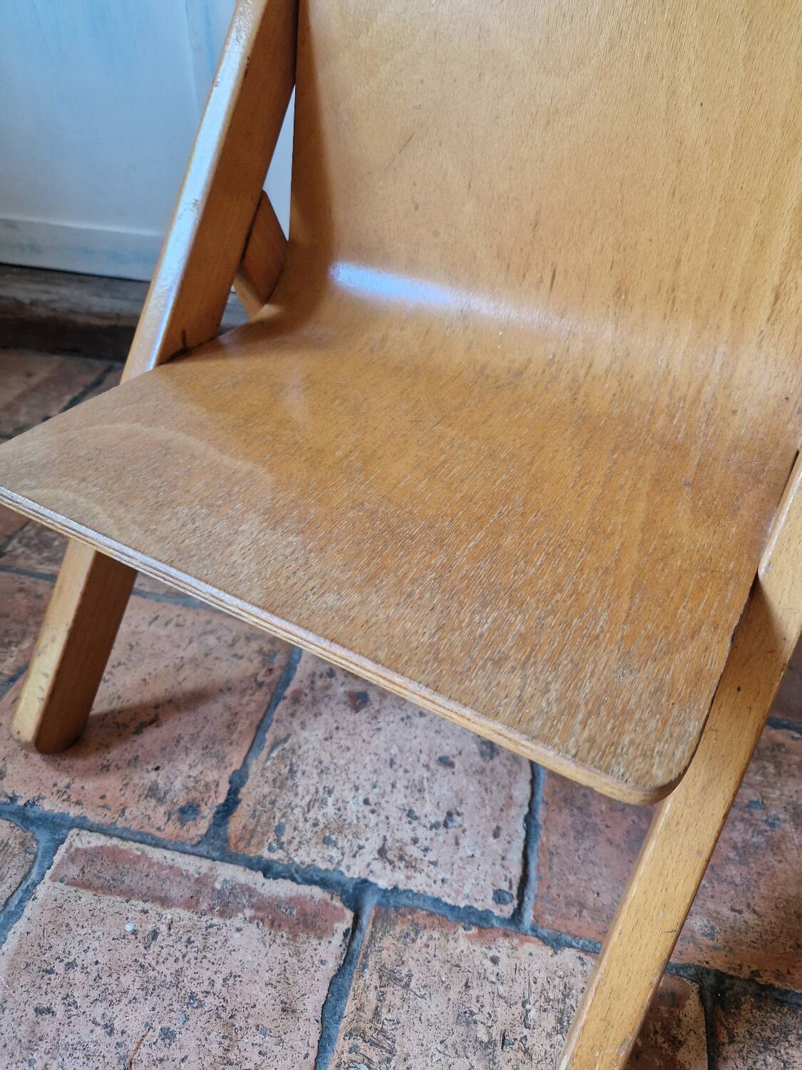 Children's chair in molded plywood from the 60s