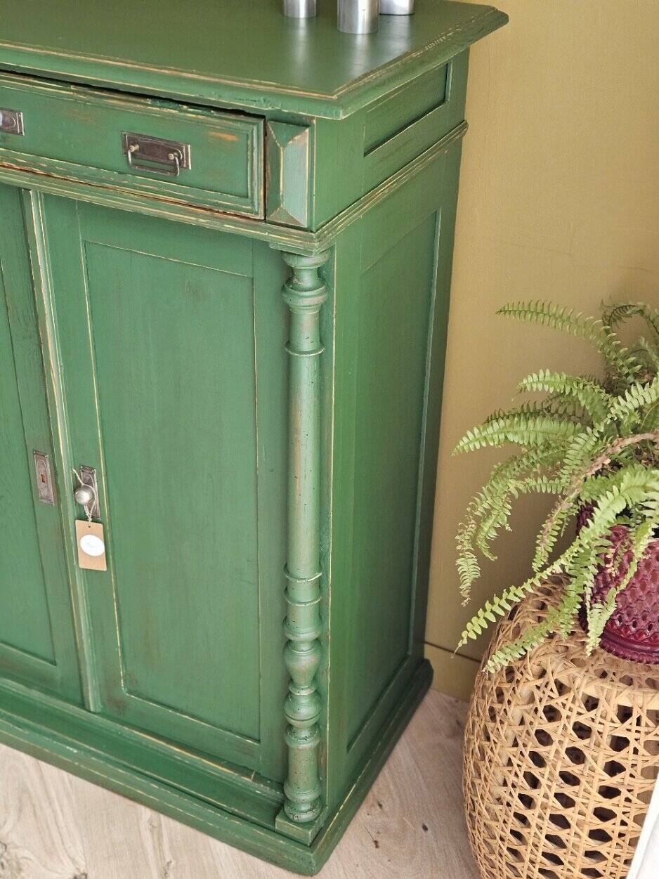 Antique cabinet in fir with green patina Metsä | Hector