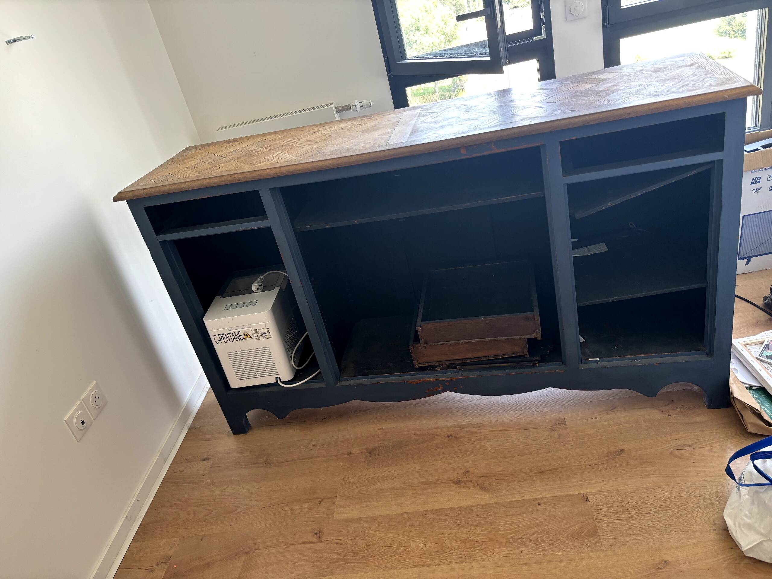 Vintage Counter/Buffet in excellent condition