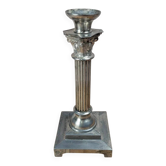 Bougeoir colonne en métal argenté – Style corinthien