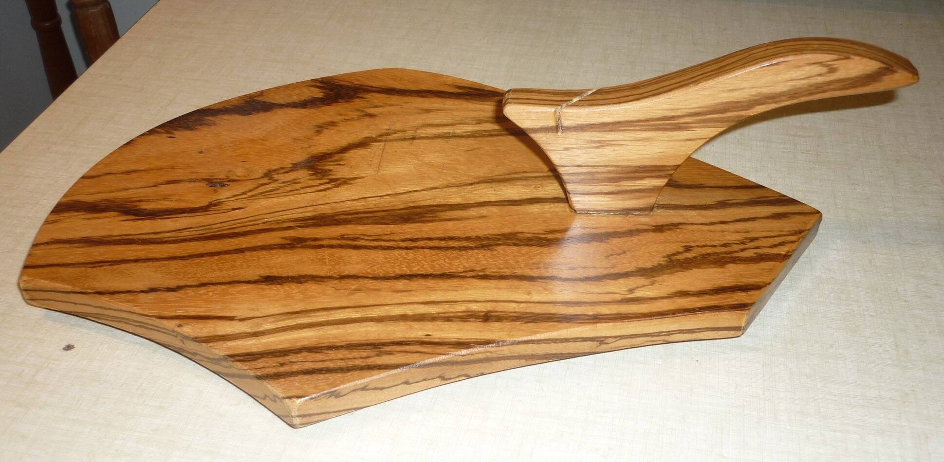 Veined wood cheese board