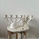 Paire de bougeoirs en porcelaine blanche