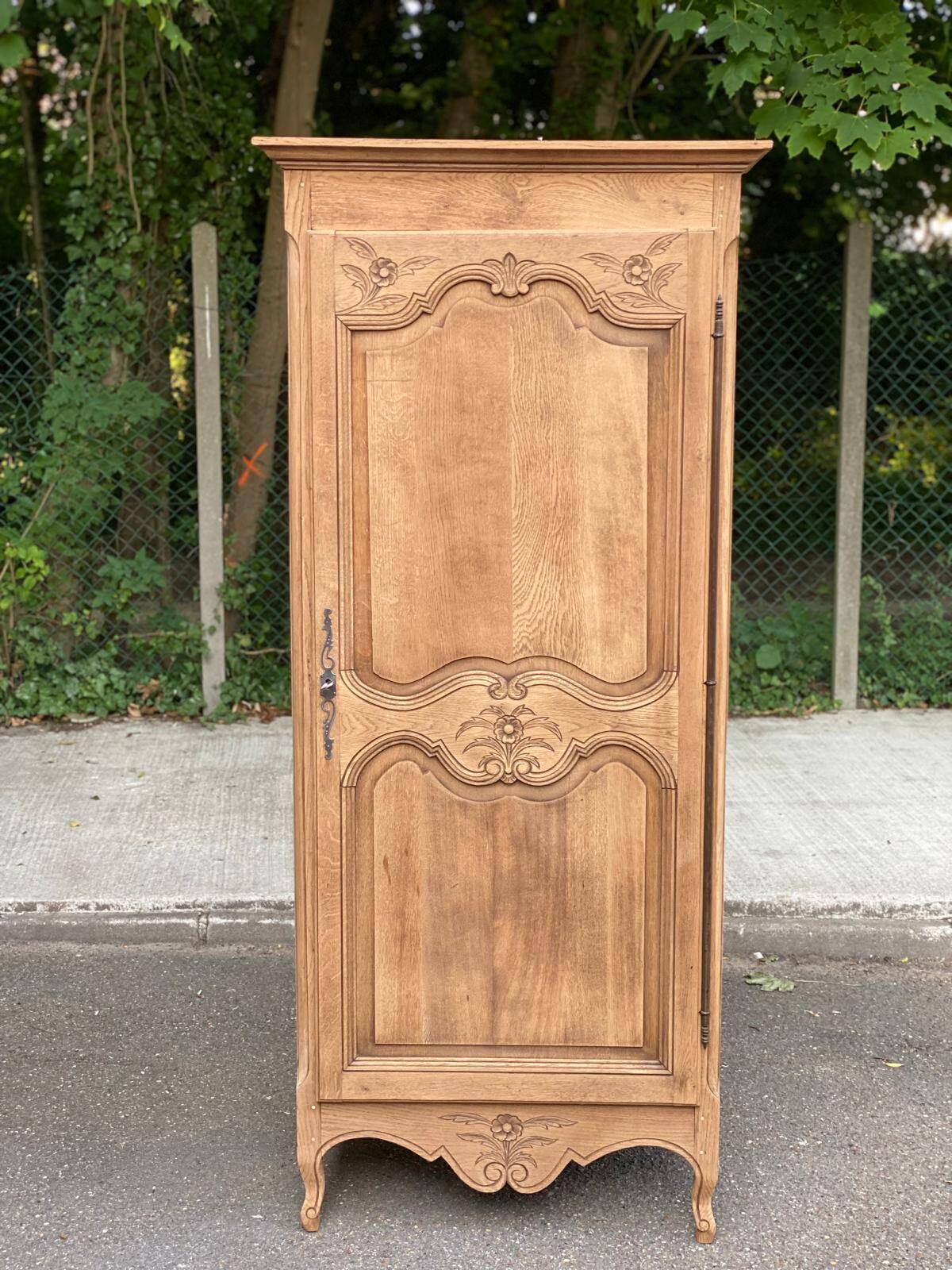 Louis XV boarding school wardrobe renovated in solid raw oak bonnetière