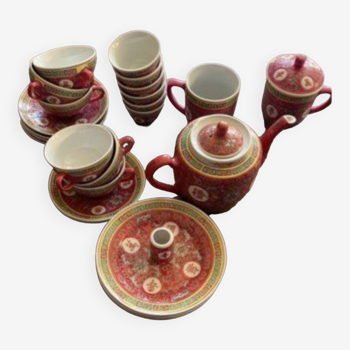 Teapot cup and saucers set