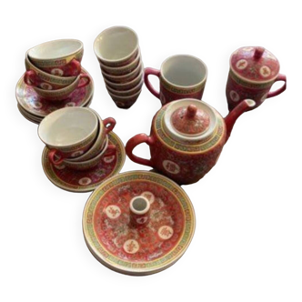 Teapot cup and saucers set