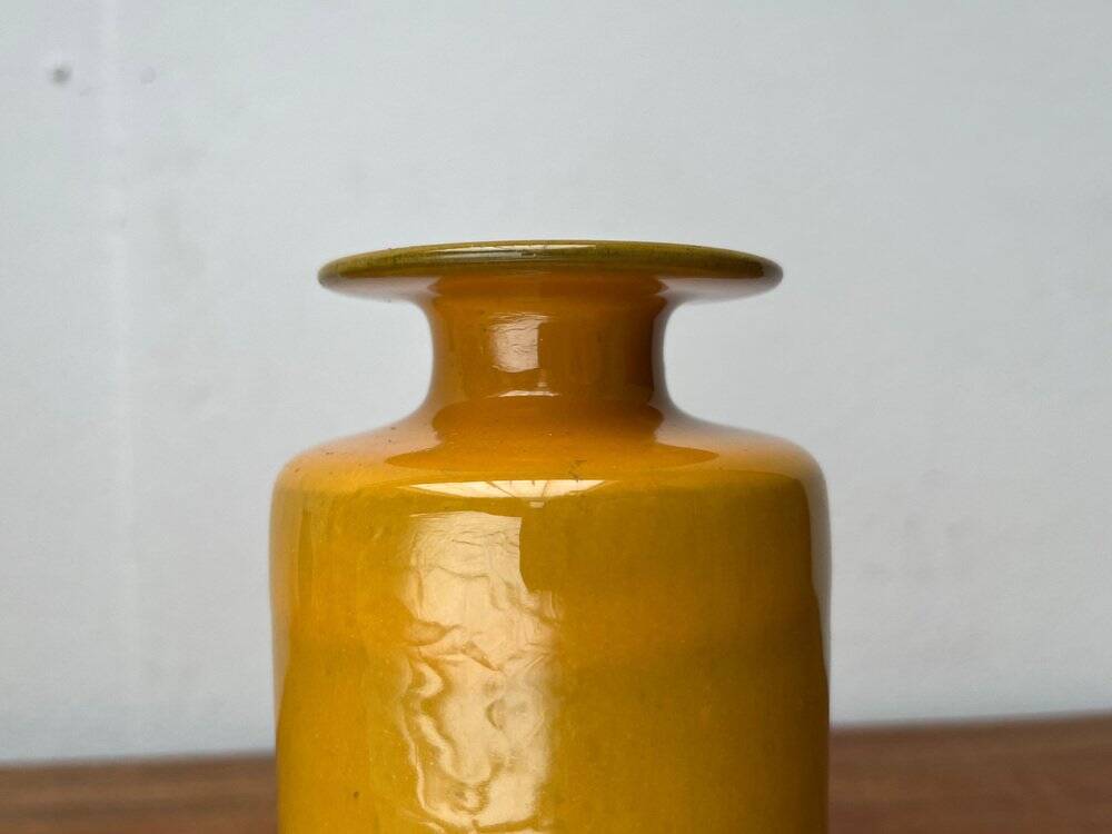 Minimalist vase from a German studio from the mid-century, pottery by BKW Böttger Keramik Wandsbek, Hamburg, 1960s.