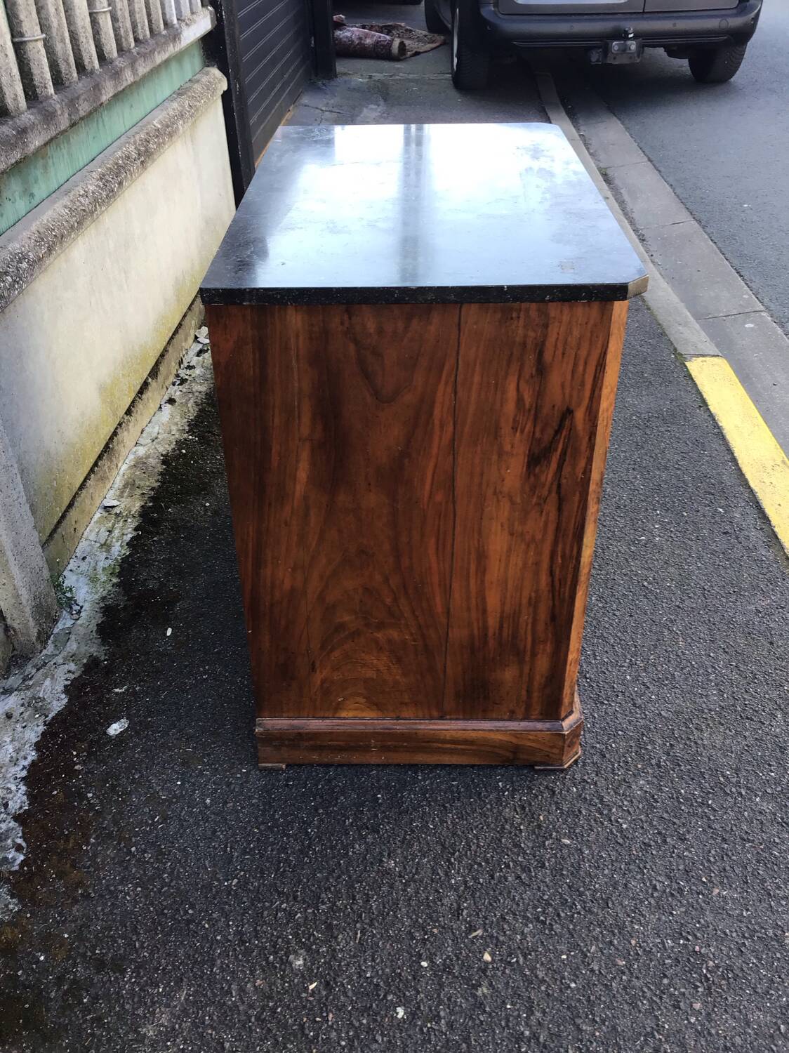 Commode style Louis Philippe en noyer et marbre dessus