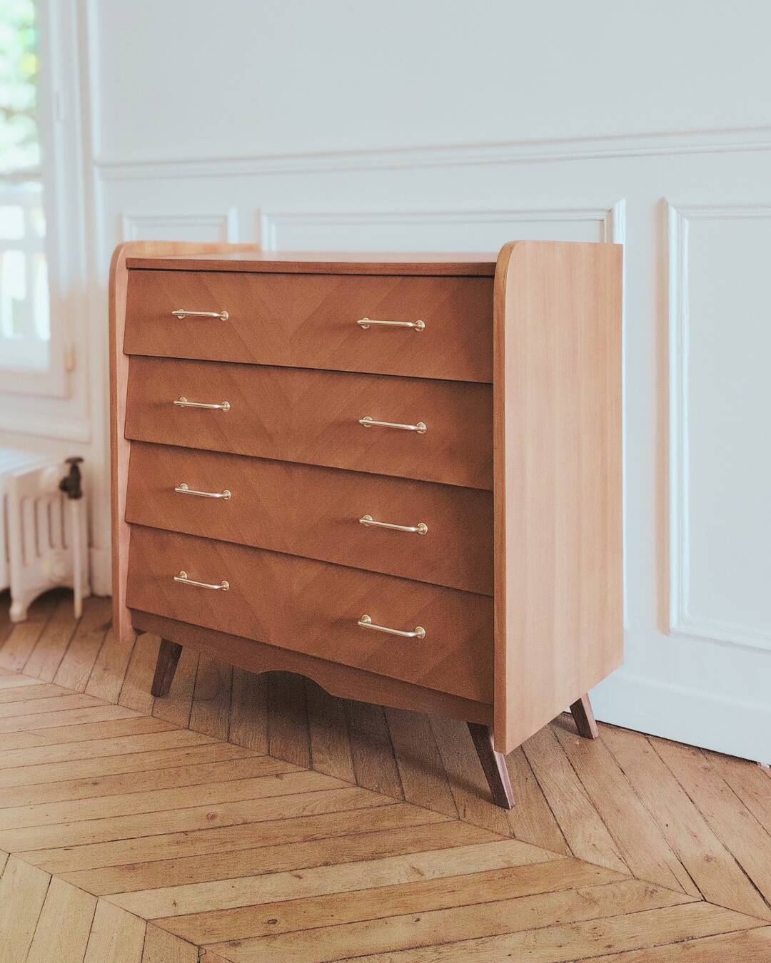 Commode au design scandinave vintage rénovée, années 60